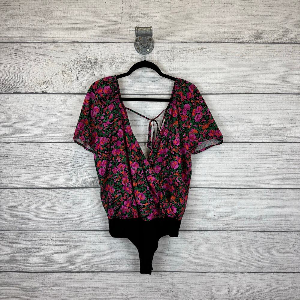 EE:SOME Women's Black Fuchsia Floral Puff Sleeve V-Neck Bodysuit Size Medium